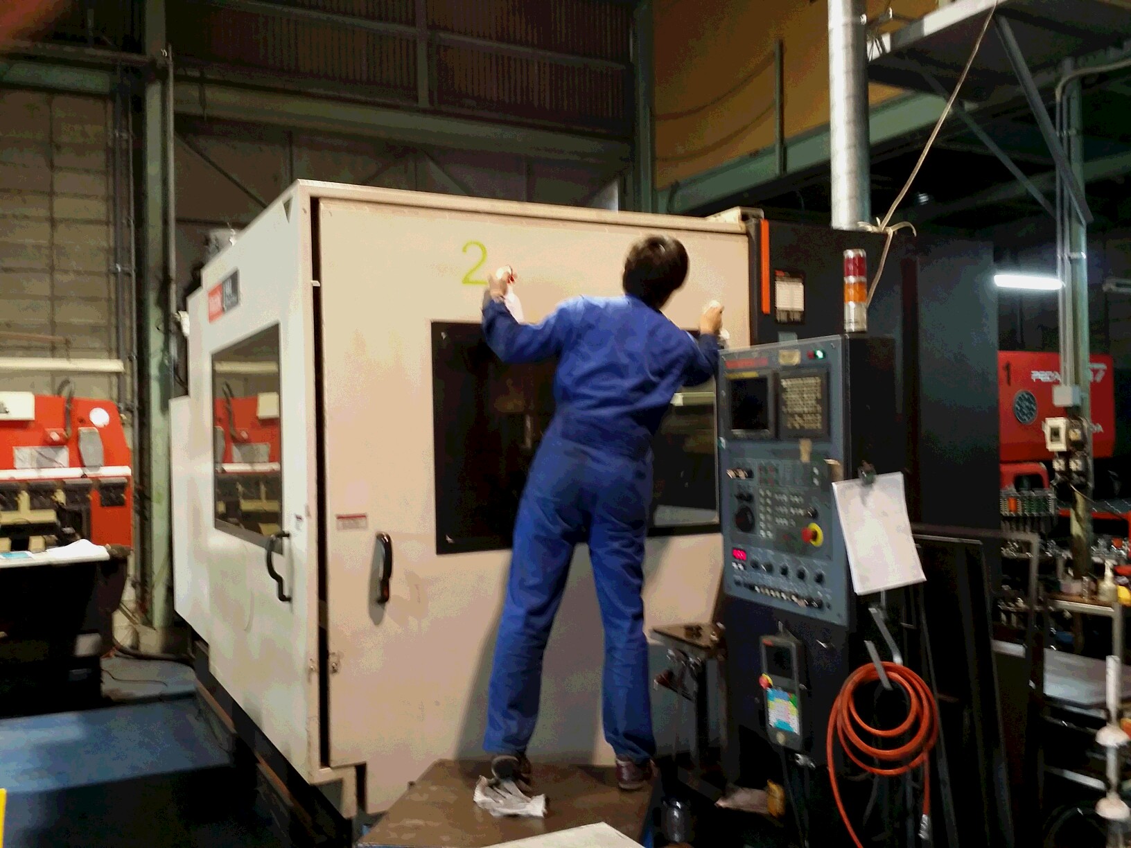 清掃整頓！今日は、レーザー機を清掃！